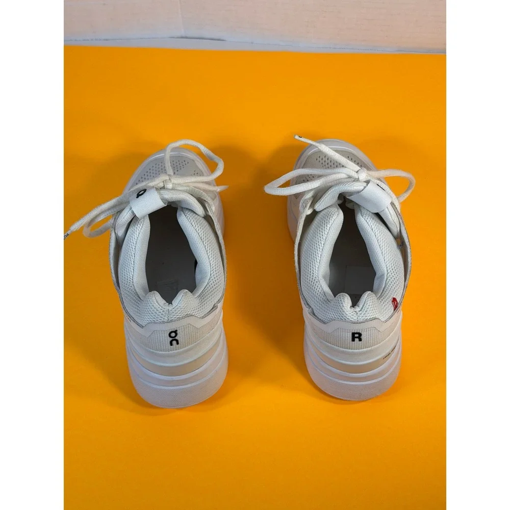 On Cloud THE ROGER Clubhouse White Silver Sneakers Womens Size 6 3WD11480482